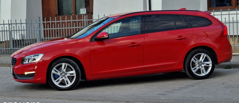 Volvo V60 cena 44700 przebieg: 221000, rok produkcji 2014 z Pionki małe 562